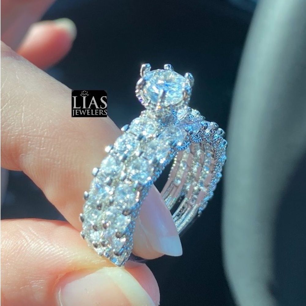 Brand New 18k White Gold Wedding Ring Set